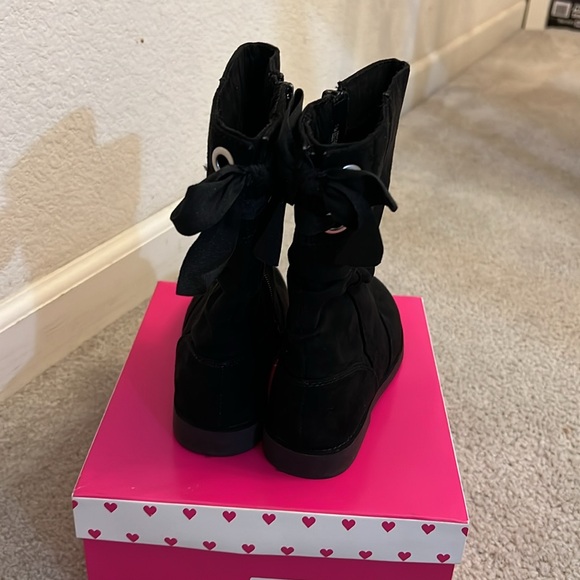 Olive & Edie - Black boots with Bows (Toddler size: 11M) - Picture 5 of 10